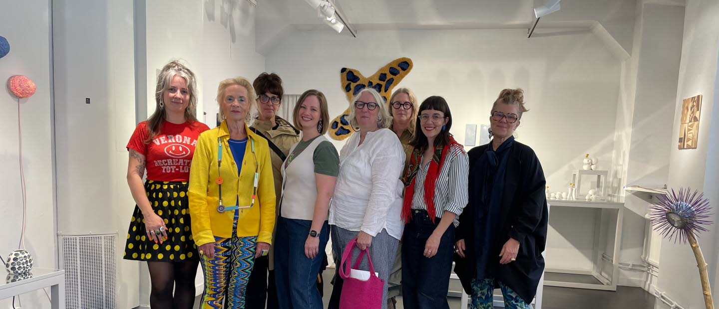 Gruppbild på de sju internationella experterna och gruppledaren Rut Malin Barklund.