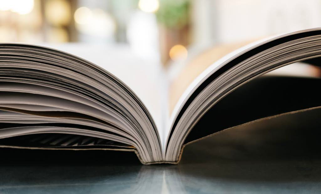 Uppslagen bok