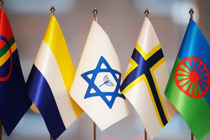Bordsflaggor för nationella minoritetsgrupper.
