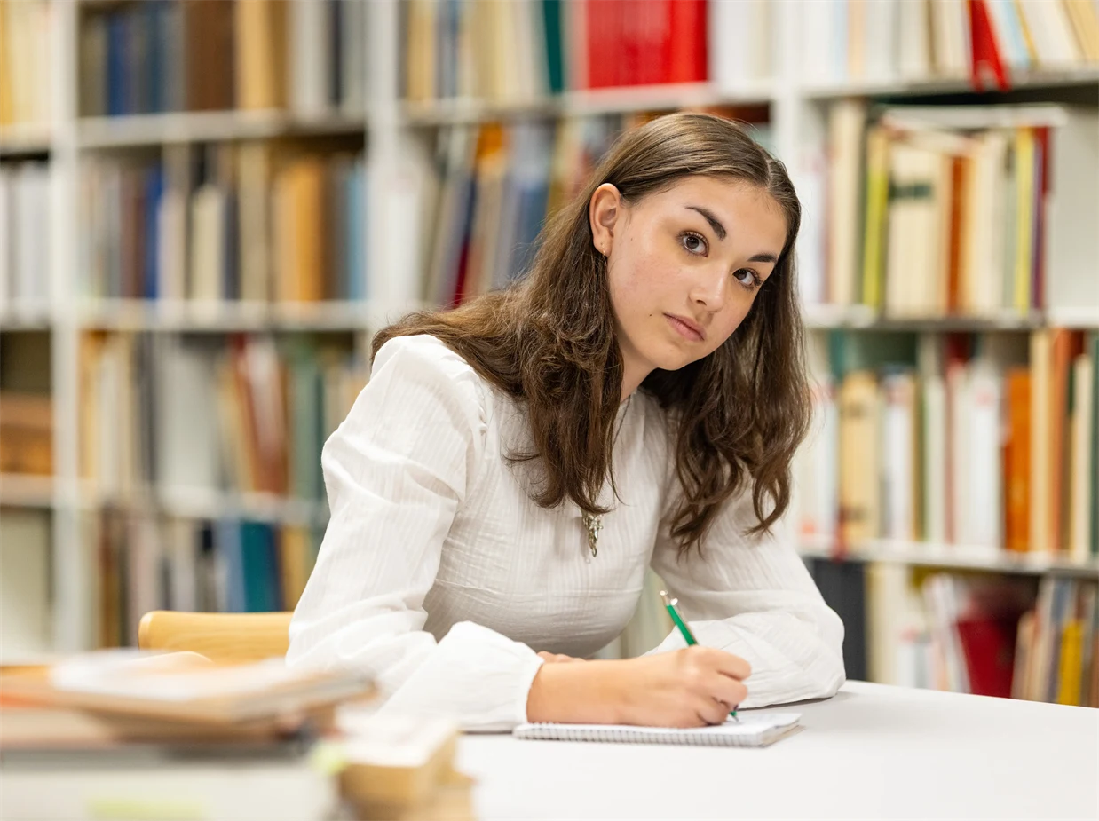 Ung kvinna som är Platsens författare i Sörmland.