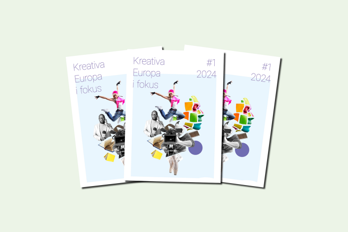 Collage med tre omslag av Kreativa Europa i fokus, på omslaget syns ett collage med en dansande kvinna, en man med en kamera riktat mot betraktaren, en profil av en kvinna med färgblock i ansiktet, en man med en mikrofon, tåspetsskor, filmrullar.