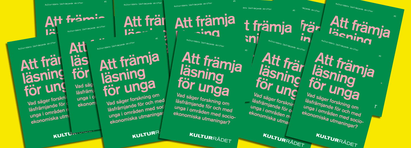 Massor av exemplar av rapporten Att främja läsning för unga.