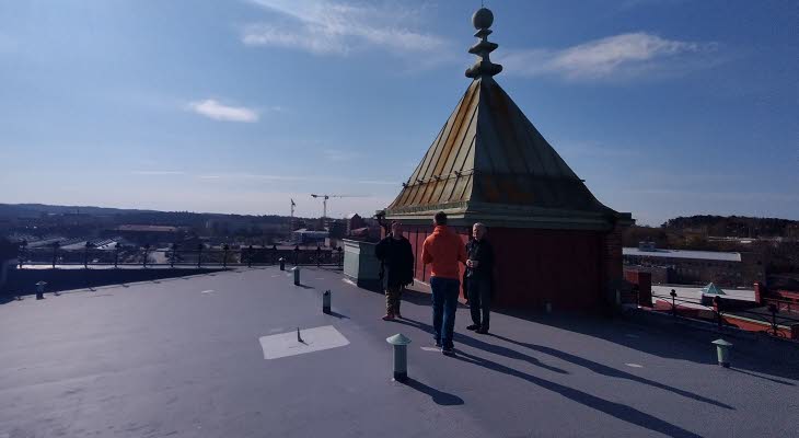 Folkstaden besöker taket på KKV/Konstnärernas kollektivverkstad i Göteborg. Foto: Magdalena Forshamn.