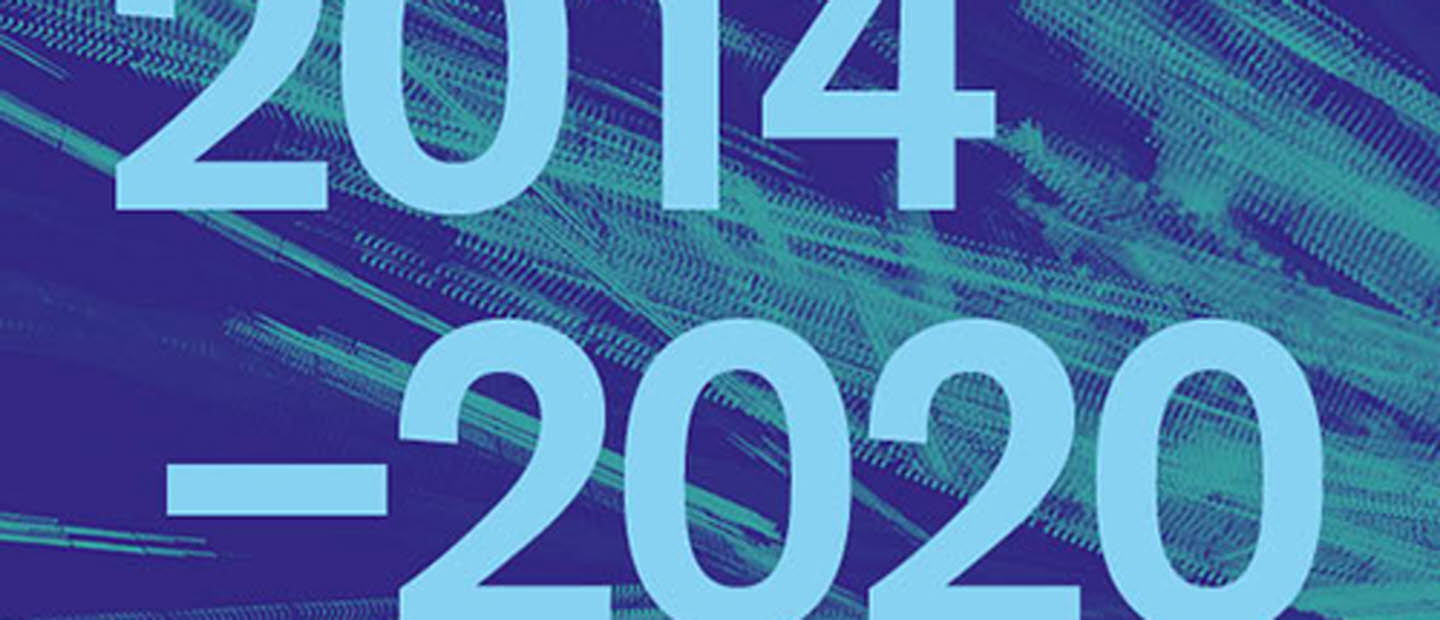 Geometriskt mönster i blå nyanser och texten Svensk medverkan i EU-programmet Kreativa Europa 2014–2020.