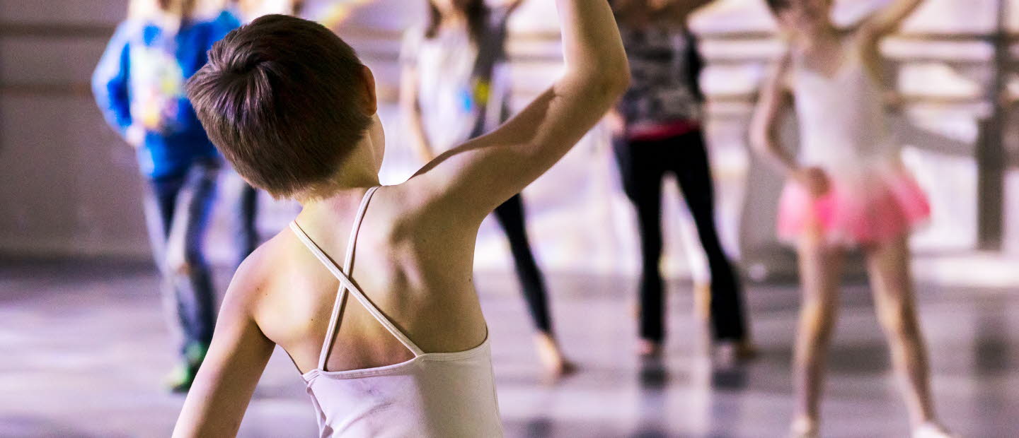 Barn dansar balett