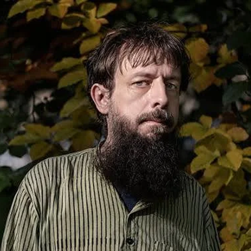 Porträttbild på Jonathan Morén.