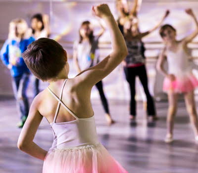 Barn dansar balett