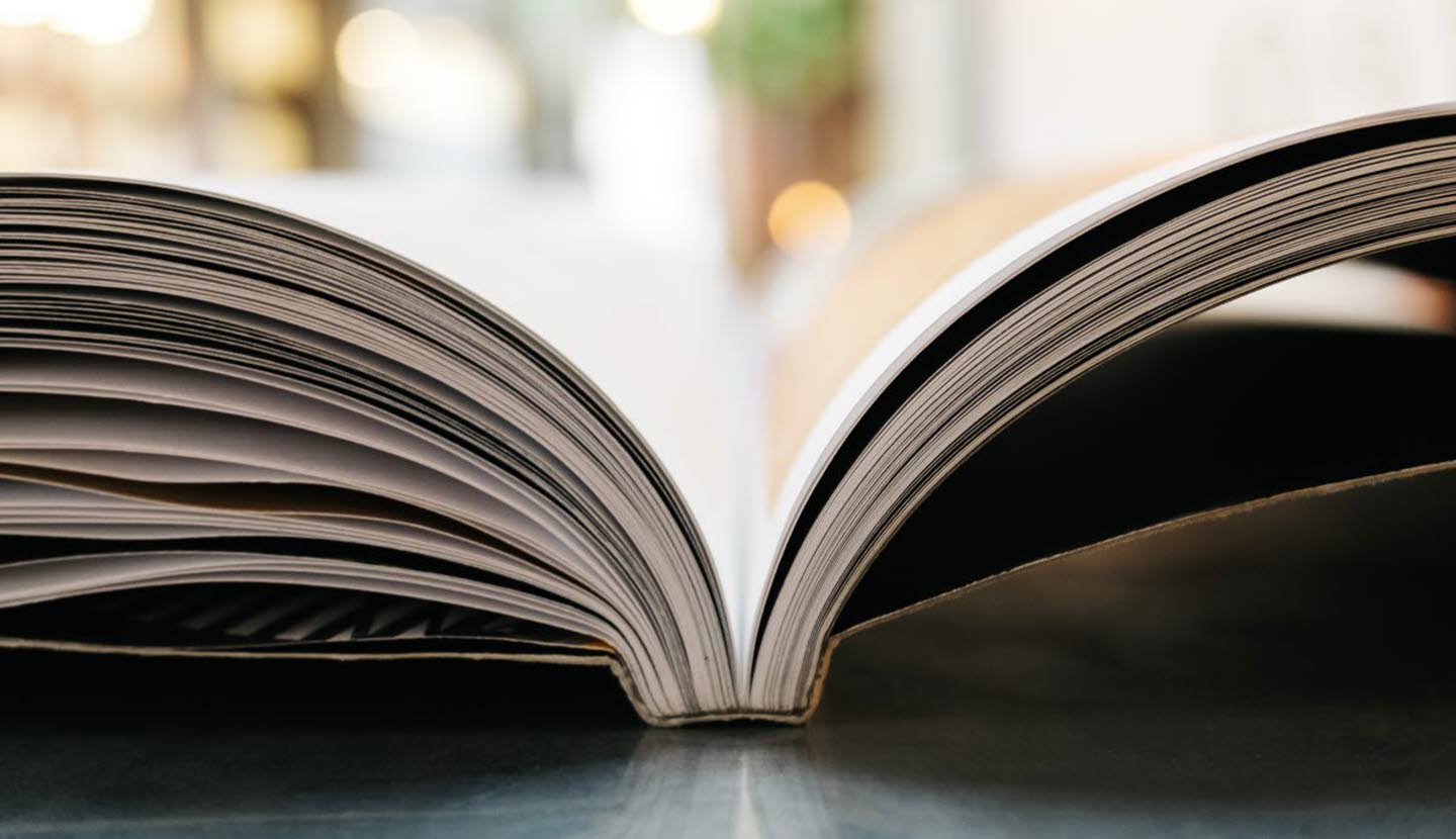 Uppslagen bok