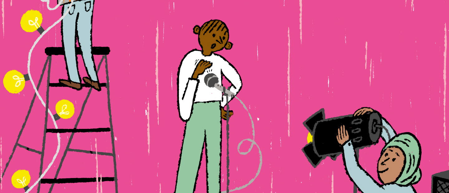 Illustration där flera barn förbereder en föreställning på en scen. De provar ljud, arbetar med ljuset. 