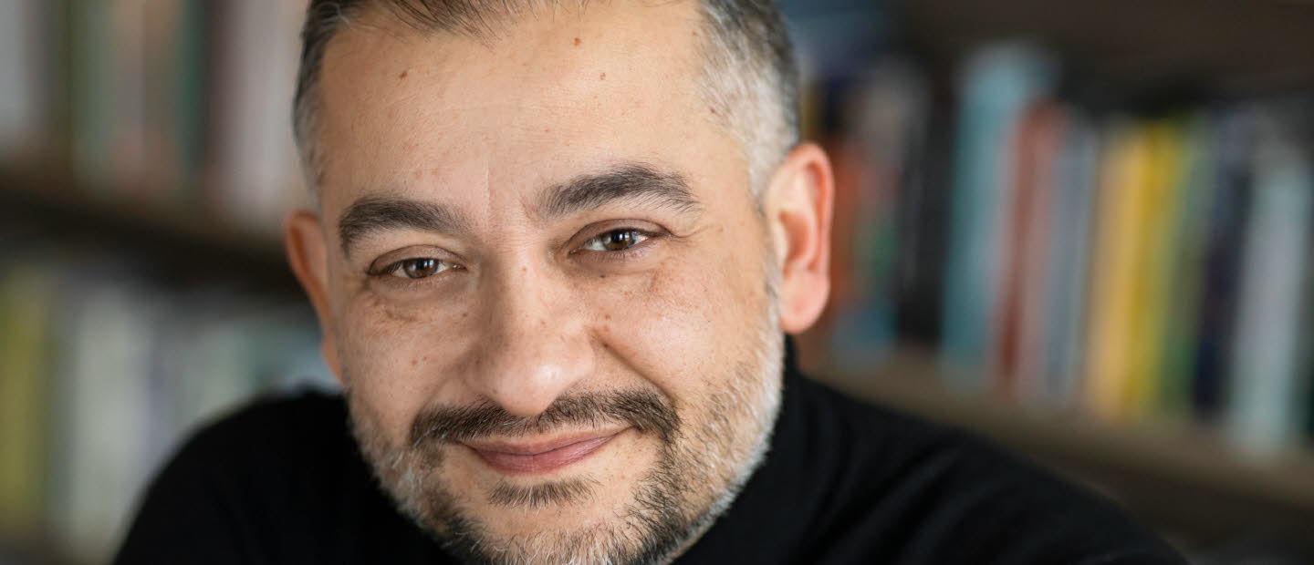 Närbild på Bagir Kwiek, läsambassadör 2019–2021. 