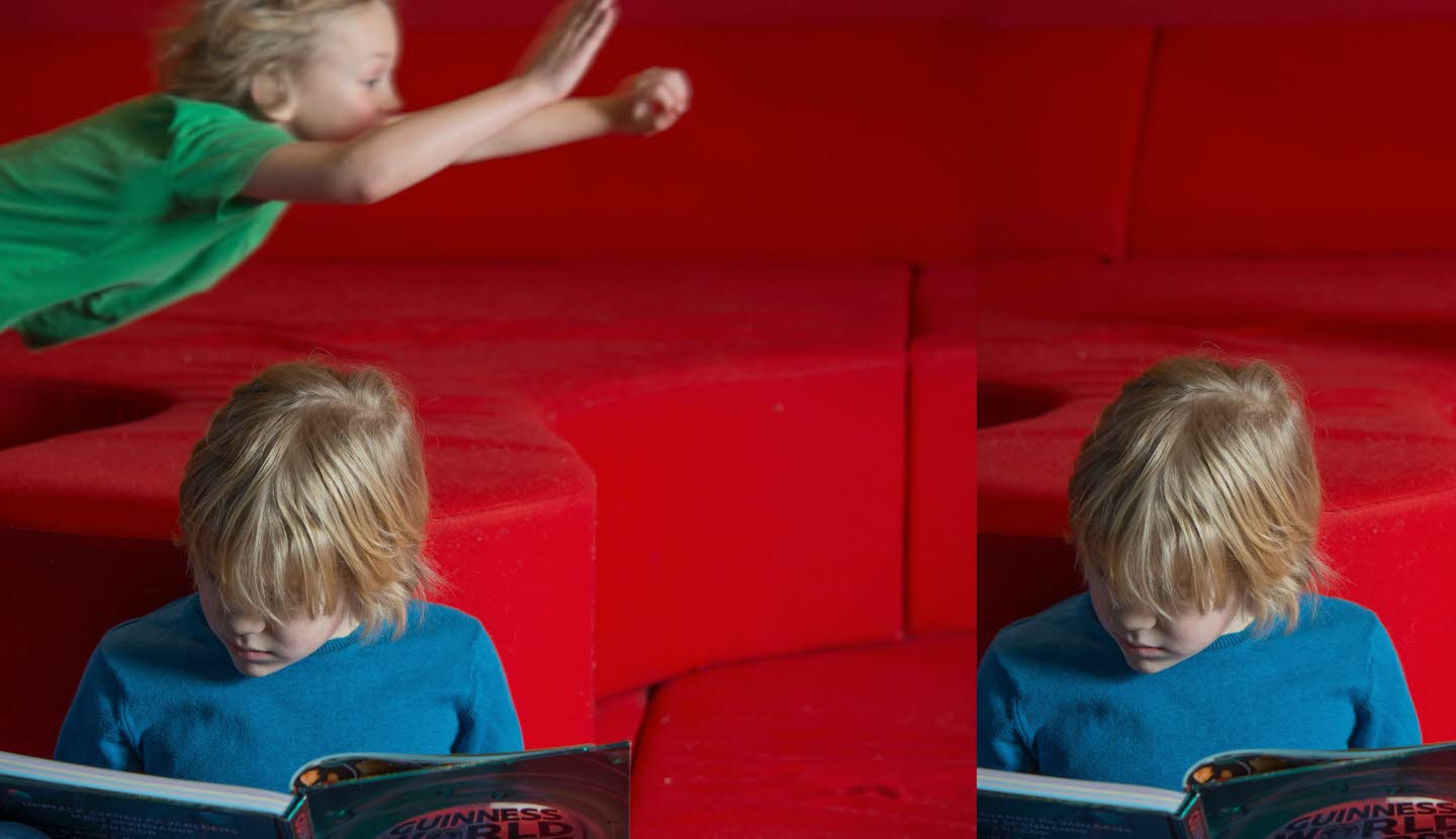 Ett läsande och ett flygande barn i bakgrunden