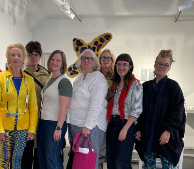 Gruppbild på de sju internationella experterna och gruppledaren Rut Malin Barklund.