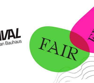 Affisch för festivalen. Text i grön, rosa och lila bubbla.