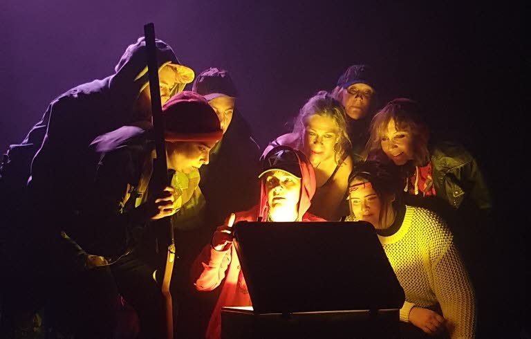 Unga läser tillsammans