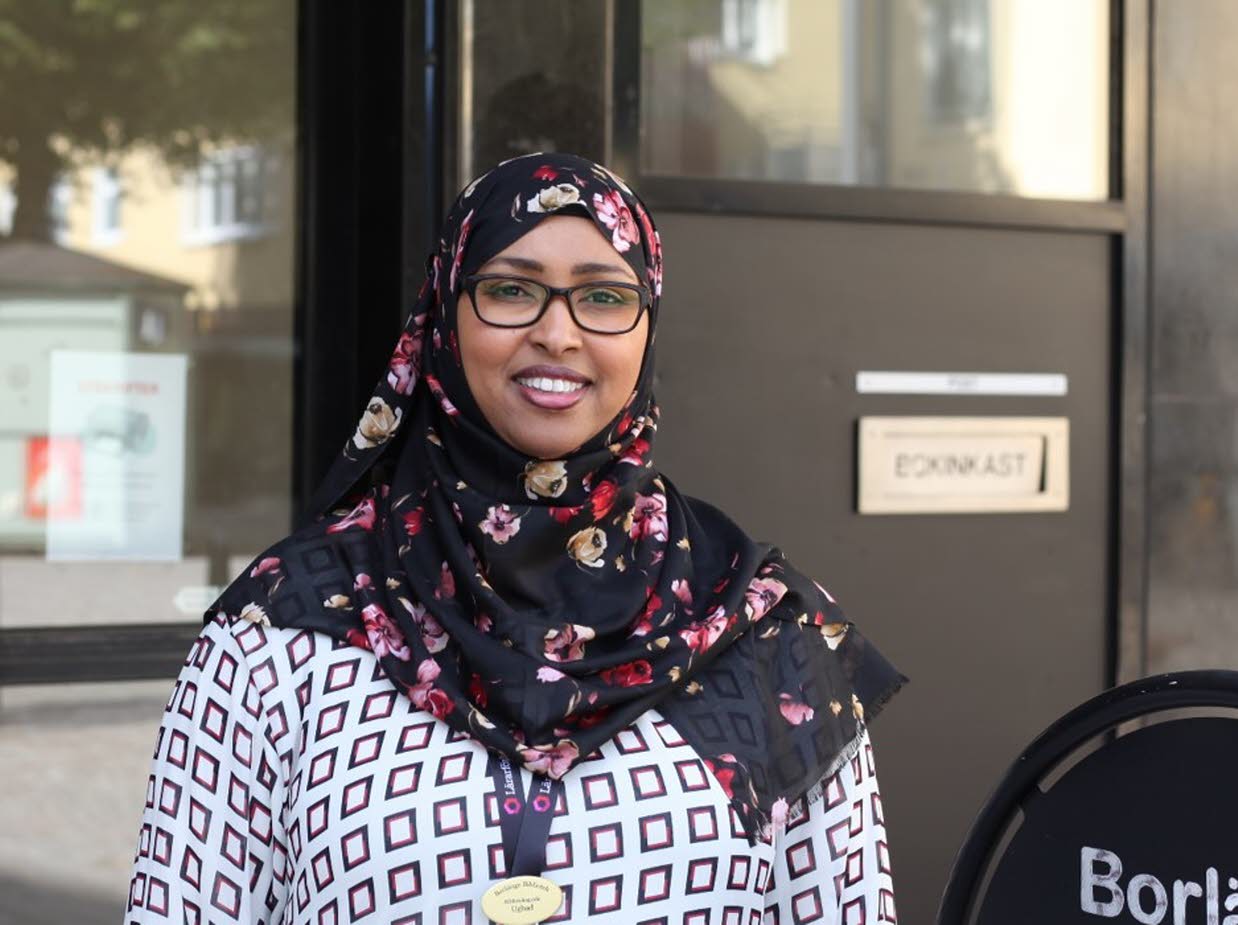 Ugbad Ali, biblioteksguide på Borlänge bibliotek.