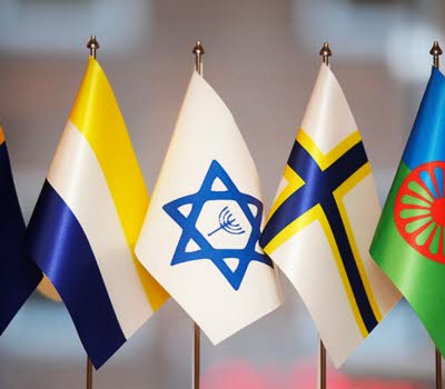 Bordsflaggor för nationella minoritetsgrupper.