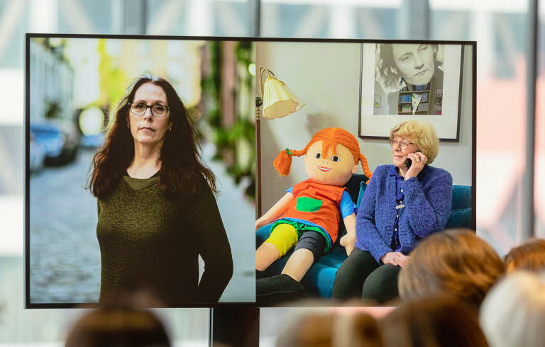 A photo of a TV showing the phone call from Jury chair Boel Westin and the 2023 Laureate Laurie Halse Anderson