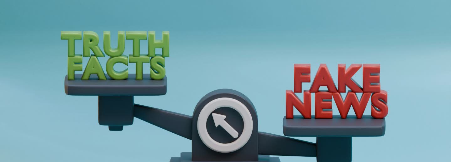 Våg där det står True Facts i grönt på ena sidan och Fake News i rött på den andra. 