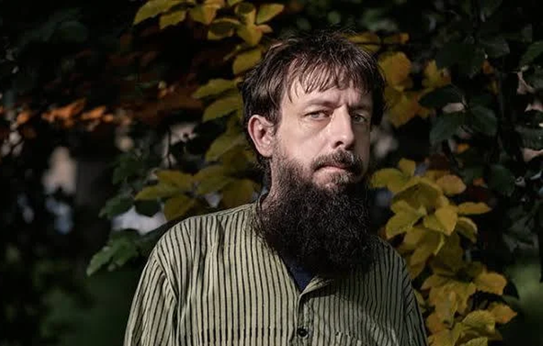 Porträttbild på Jonathan Morén.
