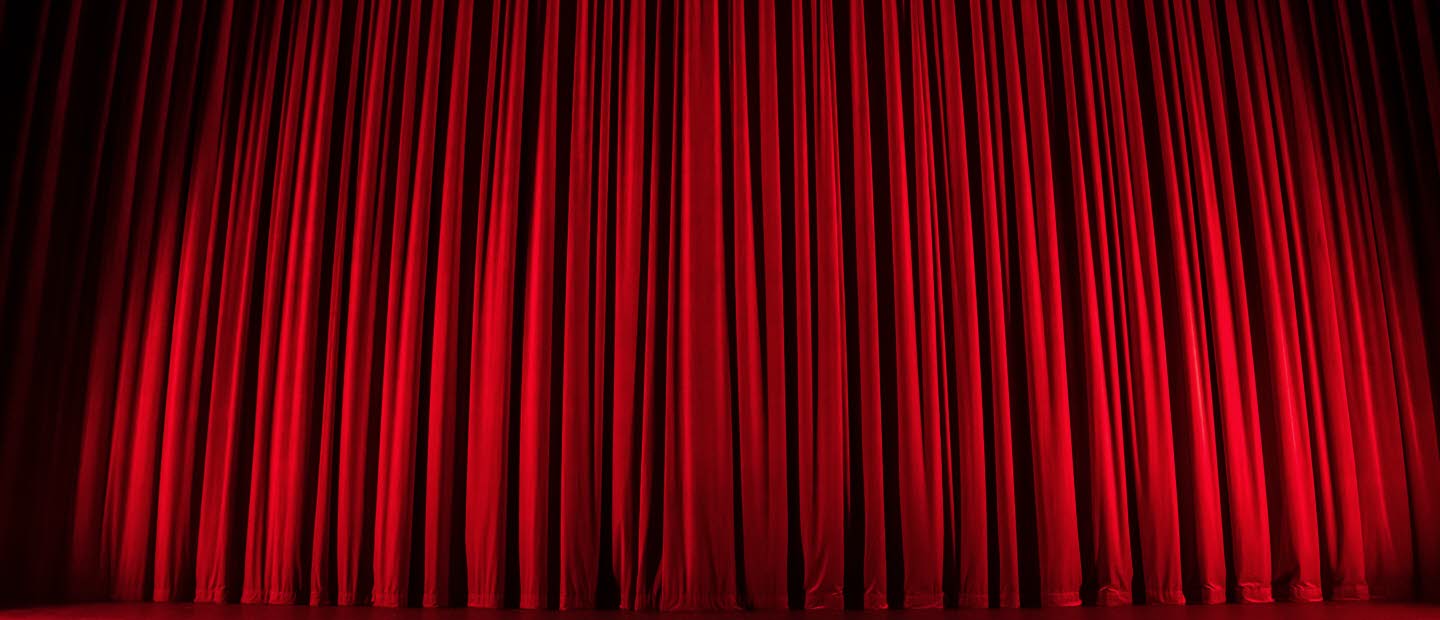 En dovt röd scenridå.