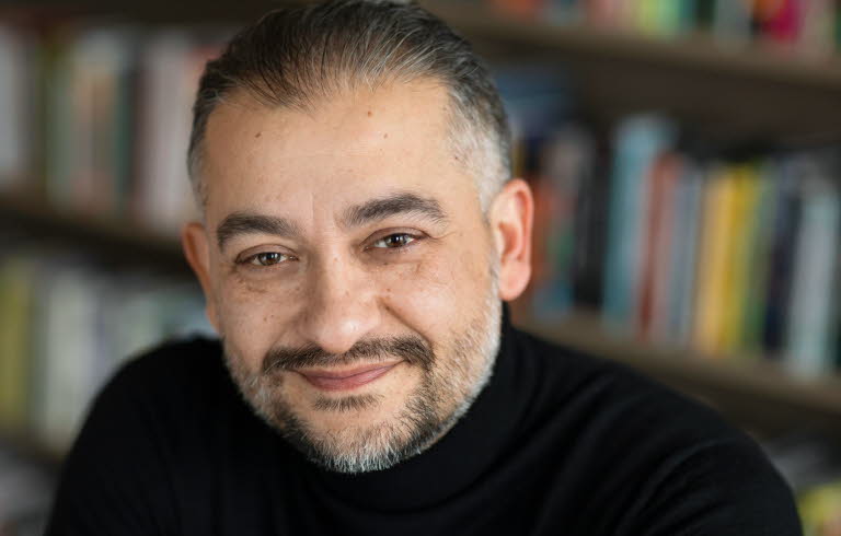 Närbild på Bagir Kwiek, läsambassadör 2019–2021. 