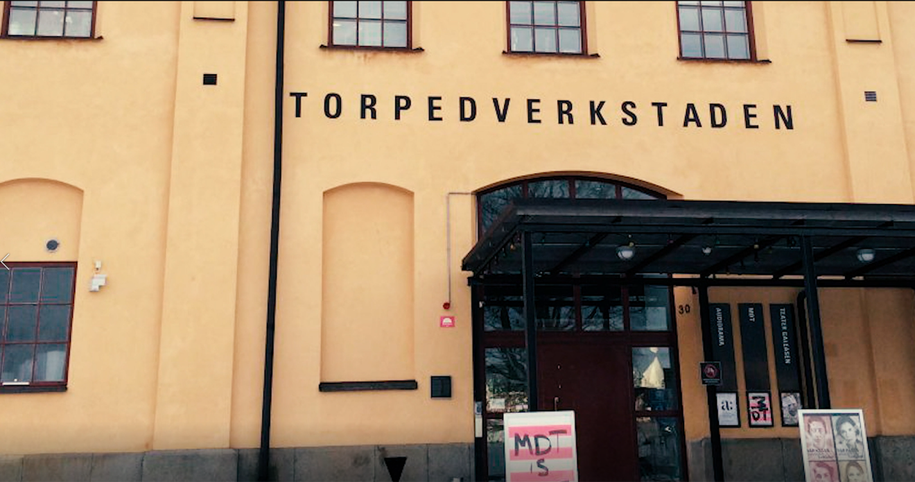 Bild på det gula huset där MDT har sina lokaler.