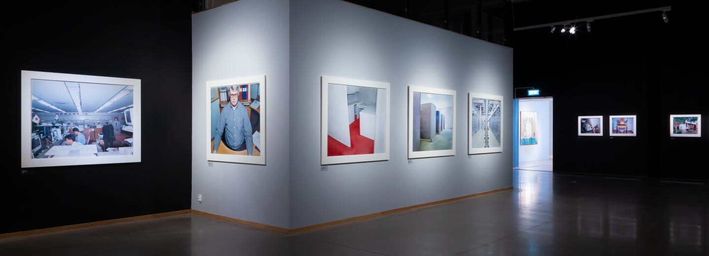 Vy över Borås konstmuseums utställning av verk från Lars Tunström. 