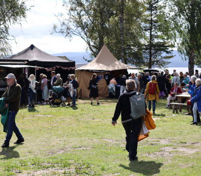 Festivalområde utomhus i Ådalen.