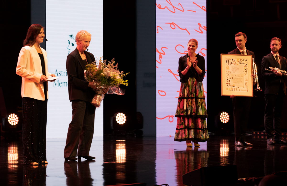 Eva Lindström tar emot Astrid Lindgren Memorial Award 2022