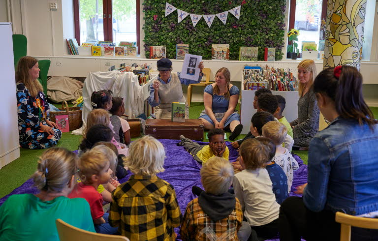 Väck boken 2023. Foto Olle Melkerhed