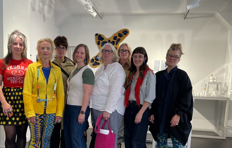 Gruppbild på de sju internationella experterna och gruppledaren Rut Malin Barklund.