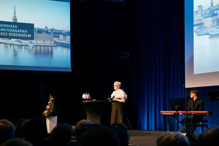 Scenen från Nordiska arkivdagarna där Karin Åström Iko håller invigningstal