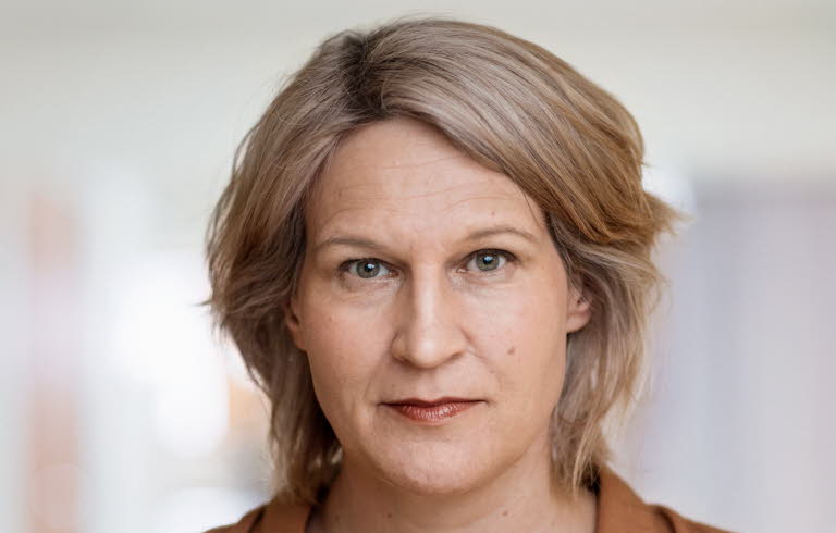 Porträttbild på Kulturrådets generaldirektör Kajsa Ravin.
