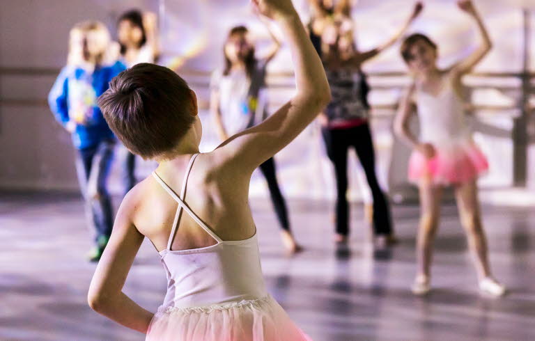 Barn dansar balett