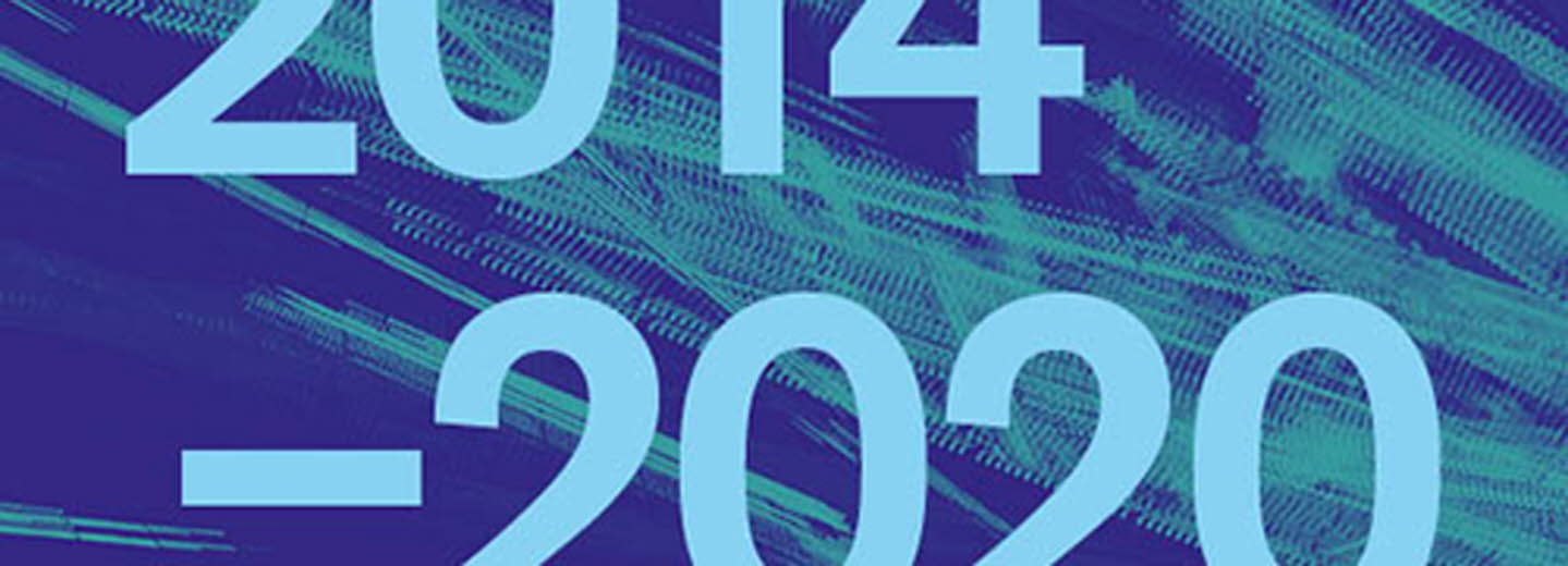 Geometriskt mönster i blå nyanser och texten Svensk medverkan i EU-programmet Kreativa Europa 2014–2020.