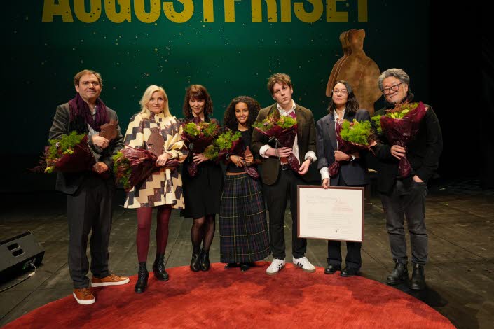 Group photo of the prize winners. 