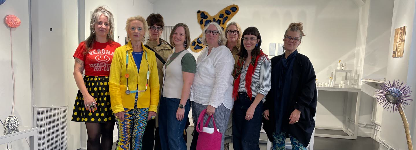 Gruppbild på de sju internationella experterna och gruppledaren Rut Malin Barklund.