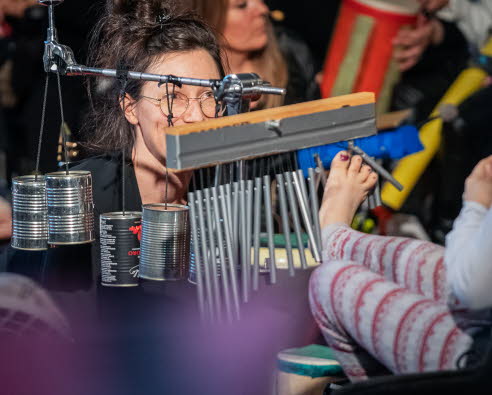 Fritt spelrum på Stockholms konserthus med Lucy Rugman och Jorielskolans elever. 